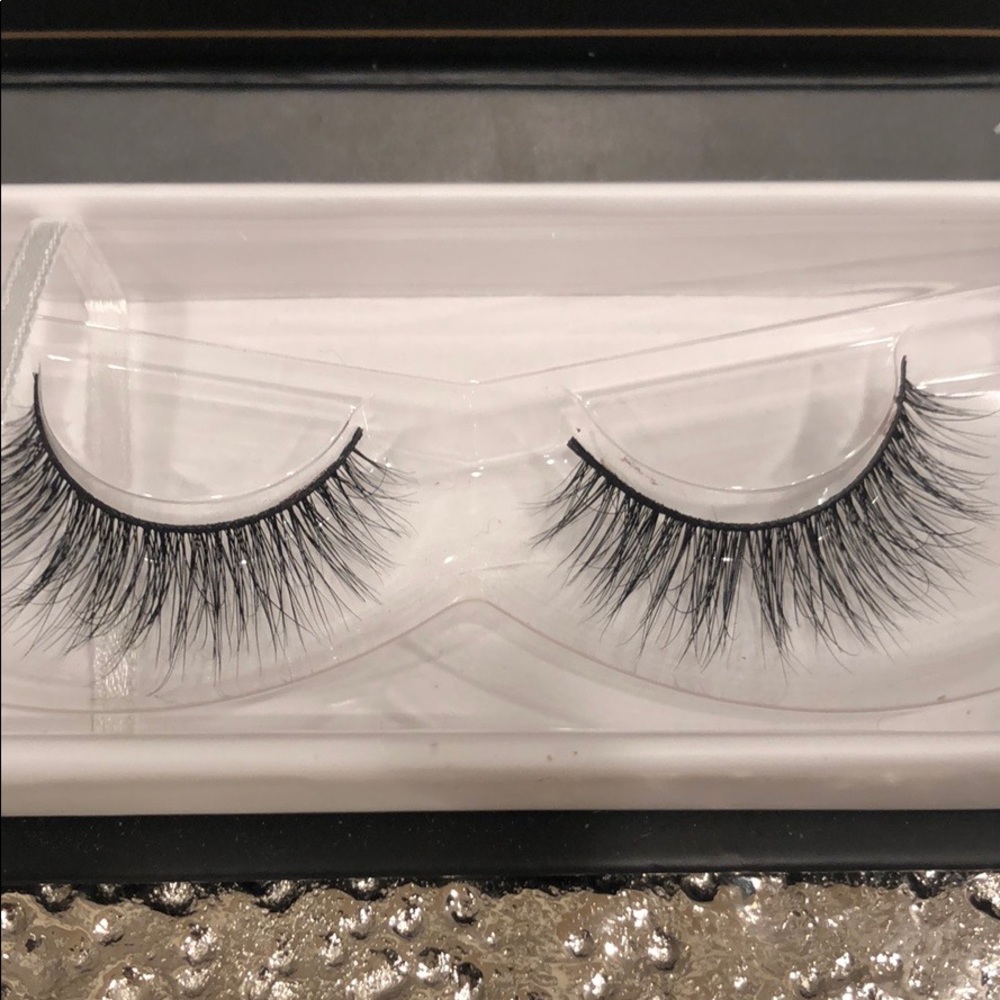 Blinking beaute no.8 lashes
